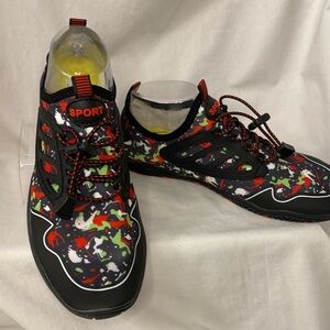 Quick Drying Water Shoes Size 9/Large ~ Black/Red Paint Splatter Design ~ Vivay